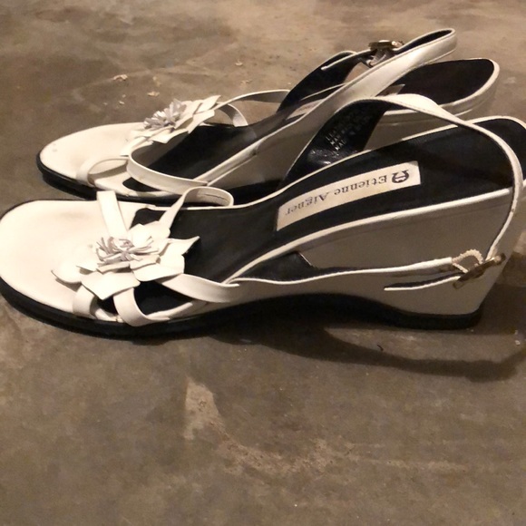 ETIENNE AIGNER white flower heels - Picture 2 of 2